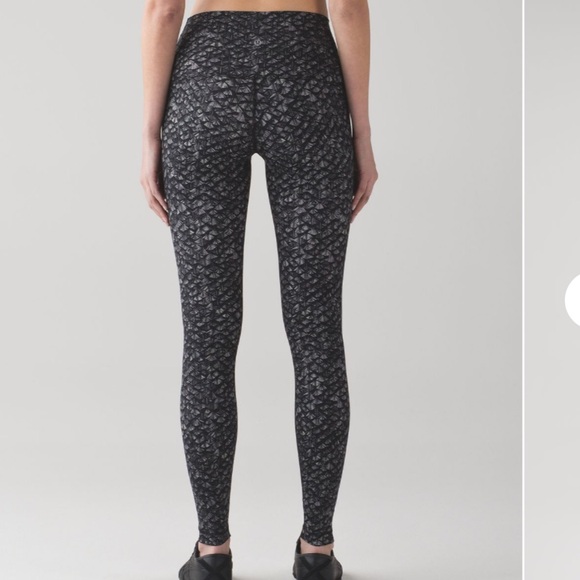 785. GUC - Lululemon Wunder Under Pant Hi-Rise 25” Nulux Iridescent Multi Black - Picture 3 of 7